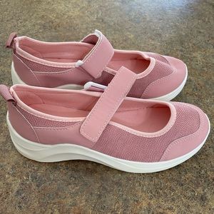 Mary-Jane Casual Shoe Pink 🌸 BNWOT